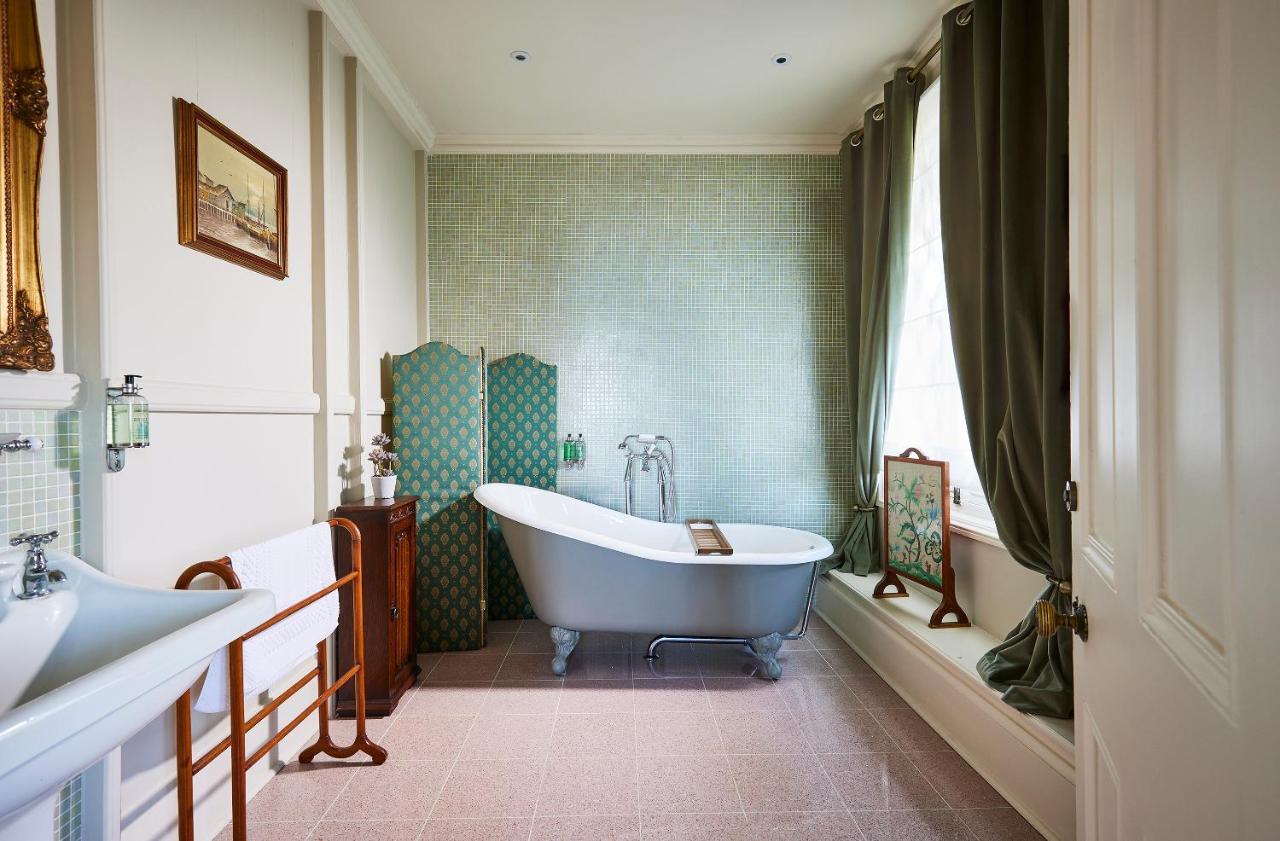 The Spa Chalet Scarborough Hot Tub, Pool, Gym, Beach Location 外观 照片